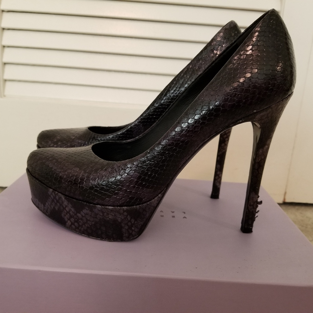 Vera Wang Lavender Python Snake Pump 41 - image 7